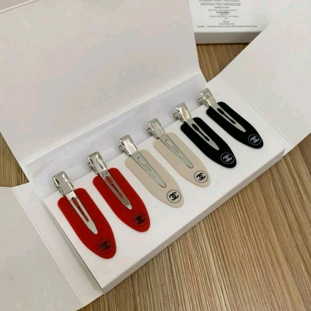 CHANEL Women Hair Clips Set in Red, Black & White - Picture 2 of 4